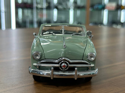 Franklin Mint Ford Custom Convertible 1949 – 1/24 Diecast Light Green (Limited Edition)