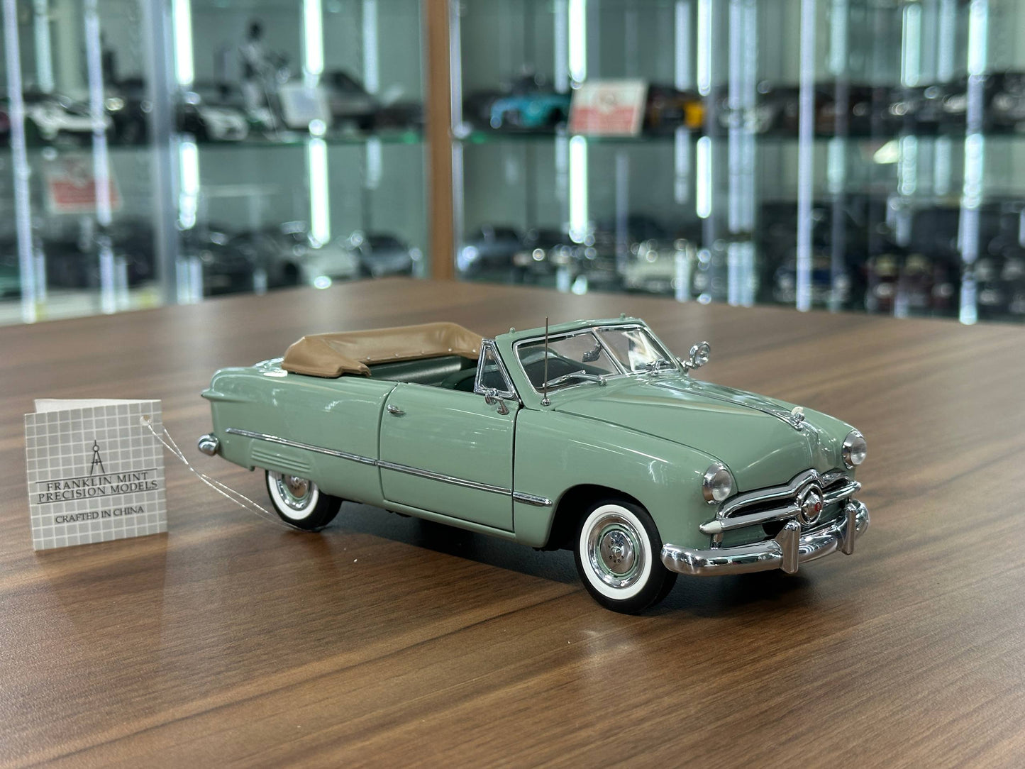 Franklin Mint Ford Custom Convertible 1949 – 1/24 Diecast Light Green (Limited Edition)