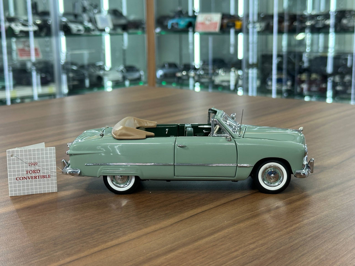 Franklin Mint Ford Custom Convertible 1949 – 1/24 Diecast Light Green (Limited Edition)