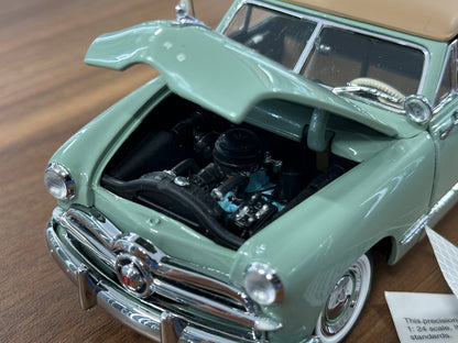 Franklin Mint Ford Custom Convertible 1949 – 1/24 Diecast Light Green (Limited Edition)