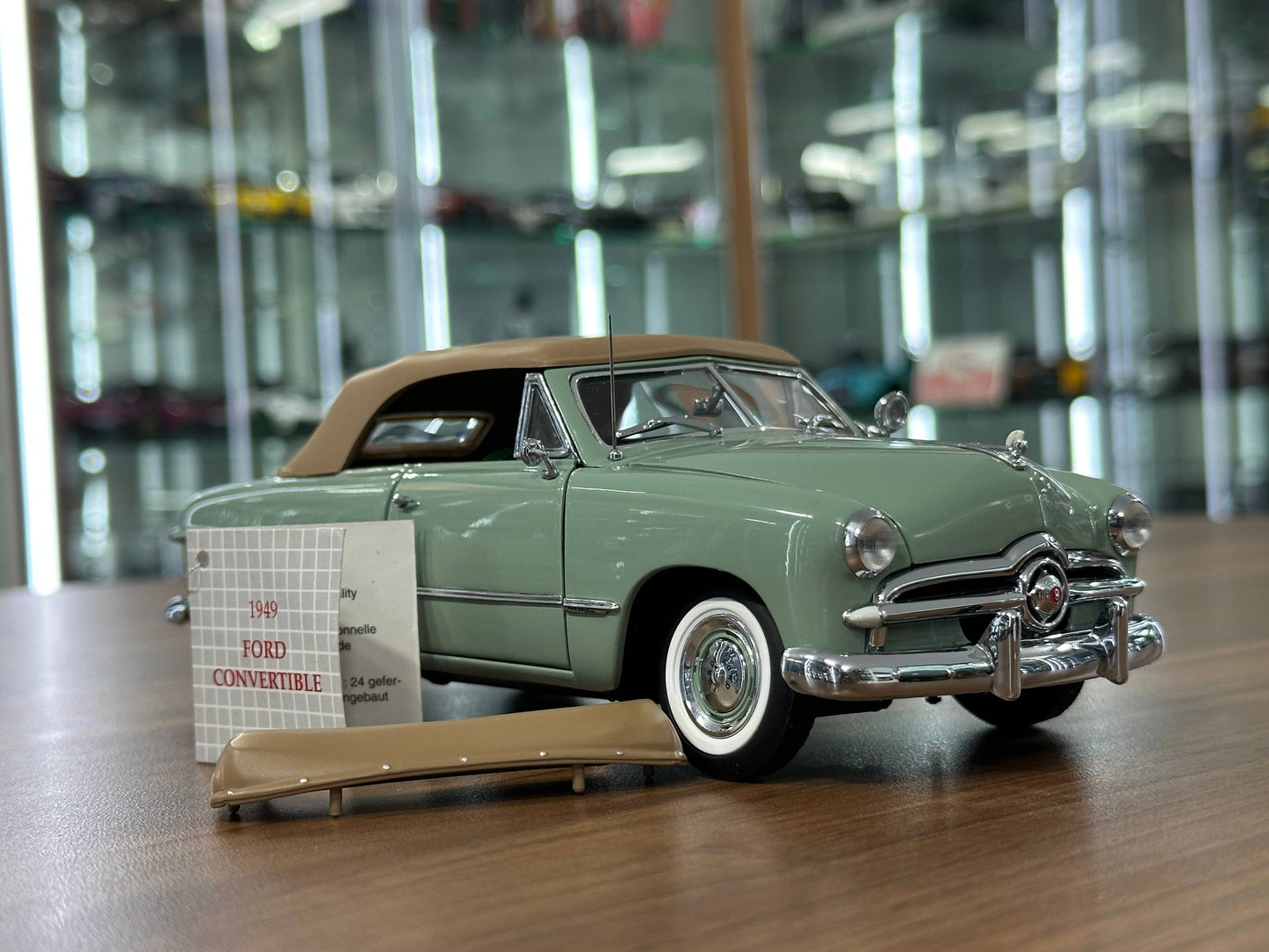 Franklin Mint Ford Custom Convertible 1949 – 1/24 Diecast Light Green (Limited Edition)