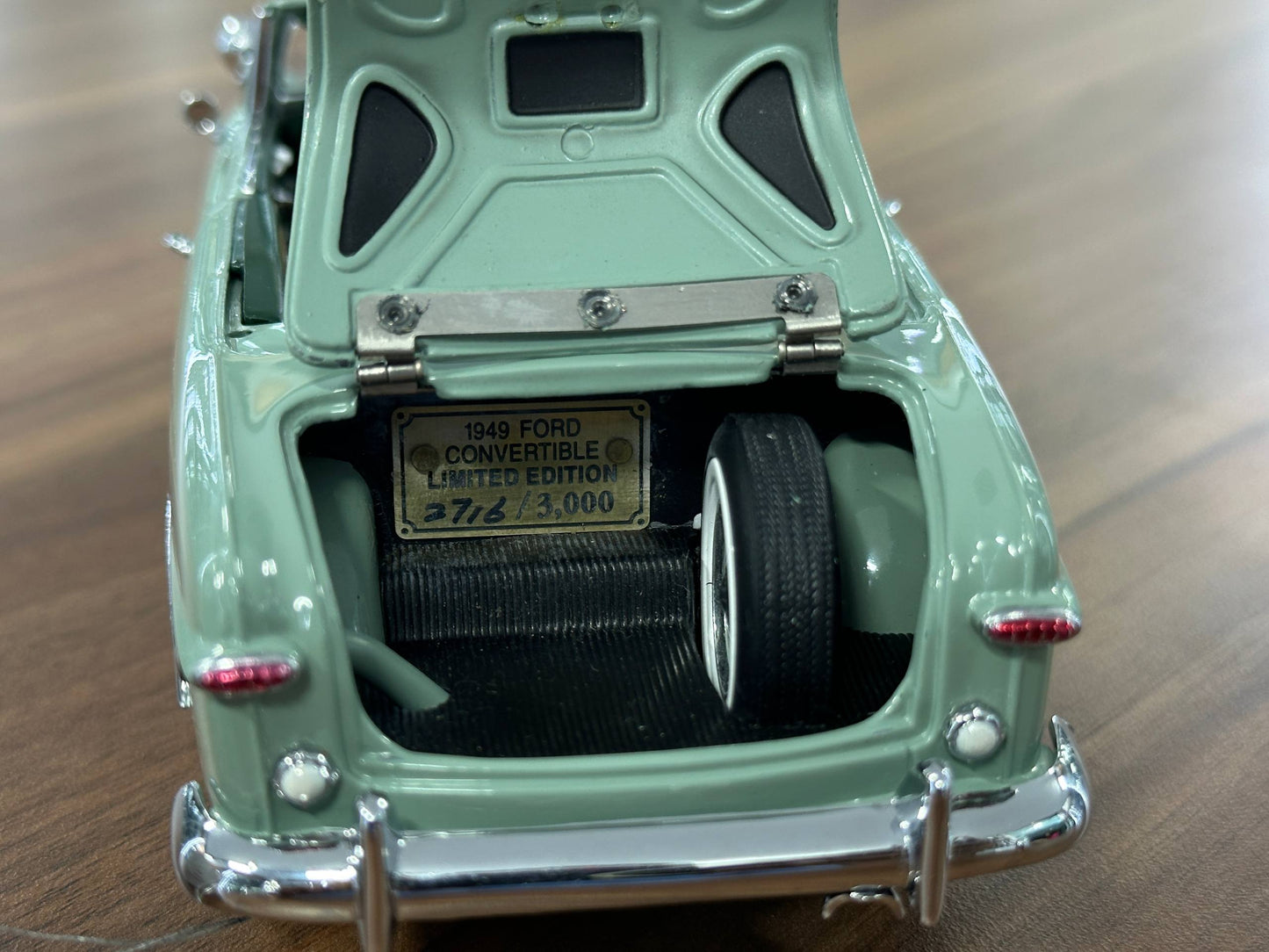 Franklin Mint Ford Custom Convertible 1949 – 1/24 Diecast Light Green (Limited Edition)