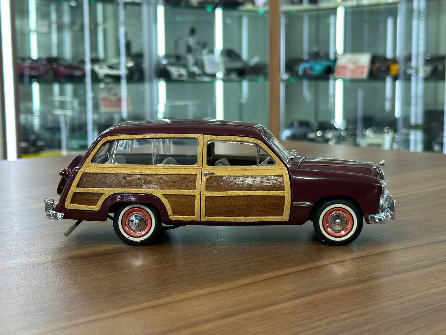 Franklin Mint Ford Woodie Wagon 1949 – 1/24 Diecast Burgundy with Wood Panel