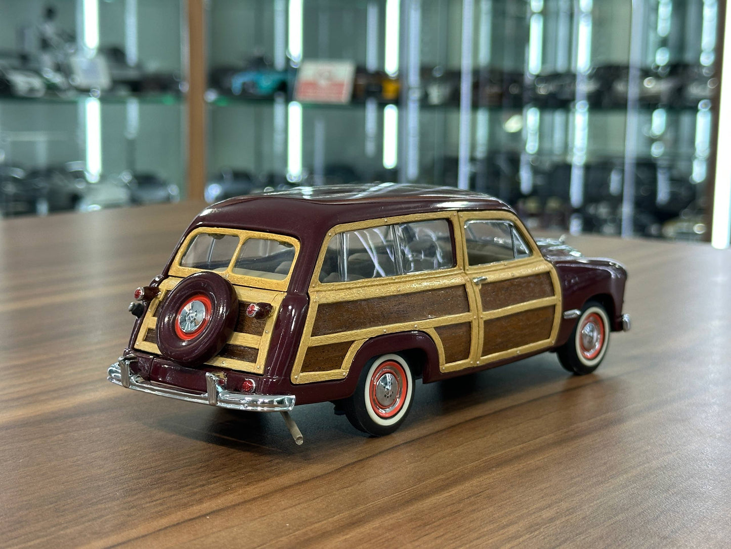 Franklin Mint Ford Woodie Wagon 1949 – 1/24 Diecast Burgundy with Wood Panel