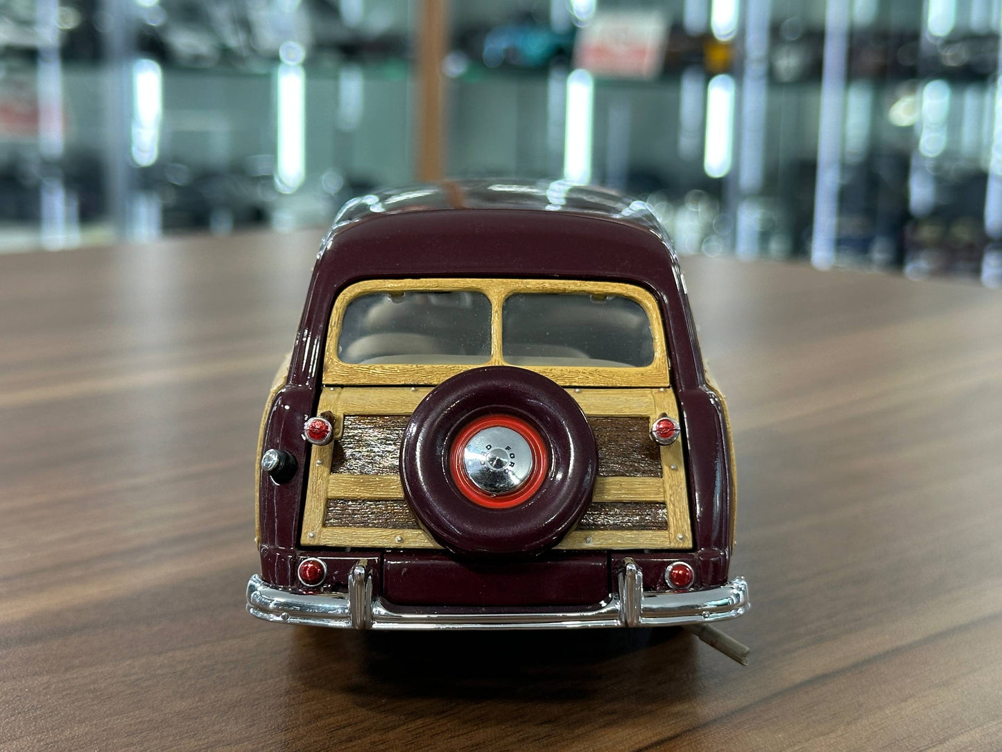 Franklin Mint Ford Woodie Wagon 1949 – 1/24 Diecast Burgundy with Wood Panel