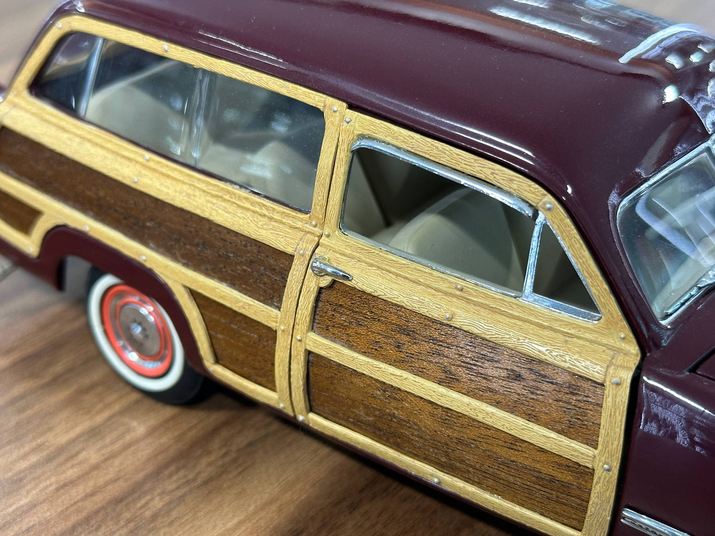 Franklin Mint Ford Woodie Wagon 1949 – 1/24 Diecast Burgundy with Wood Panel
