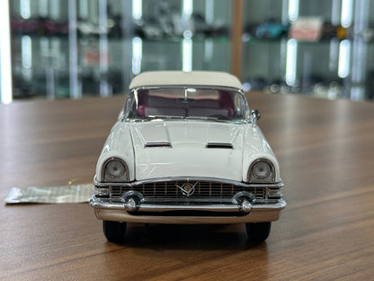 Franklin Mint Packard Caribbean Convertible 1955 – 1/24 Diecast White/Pink