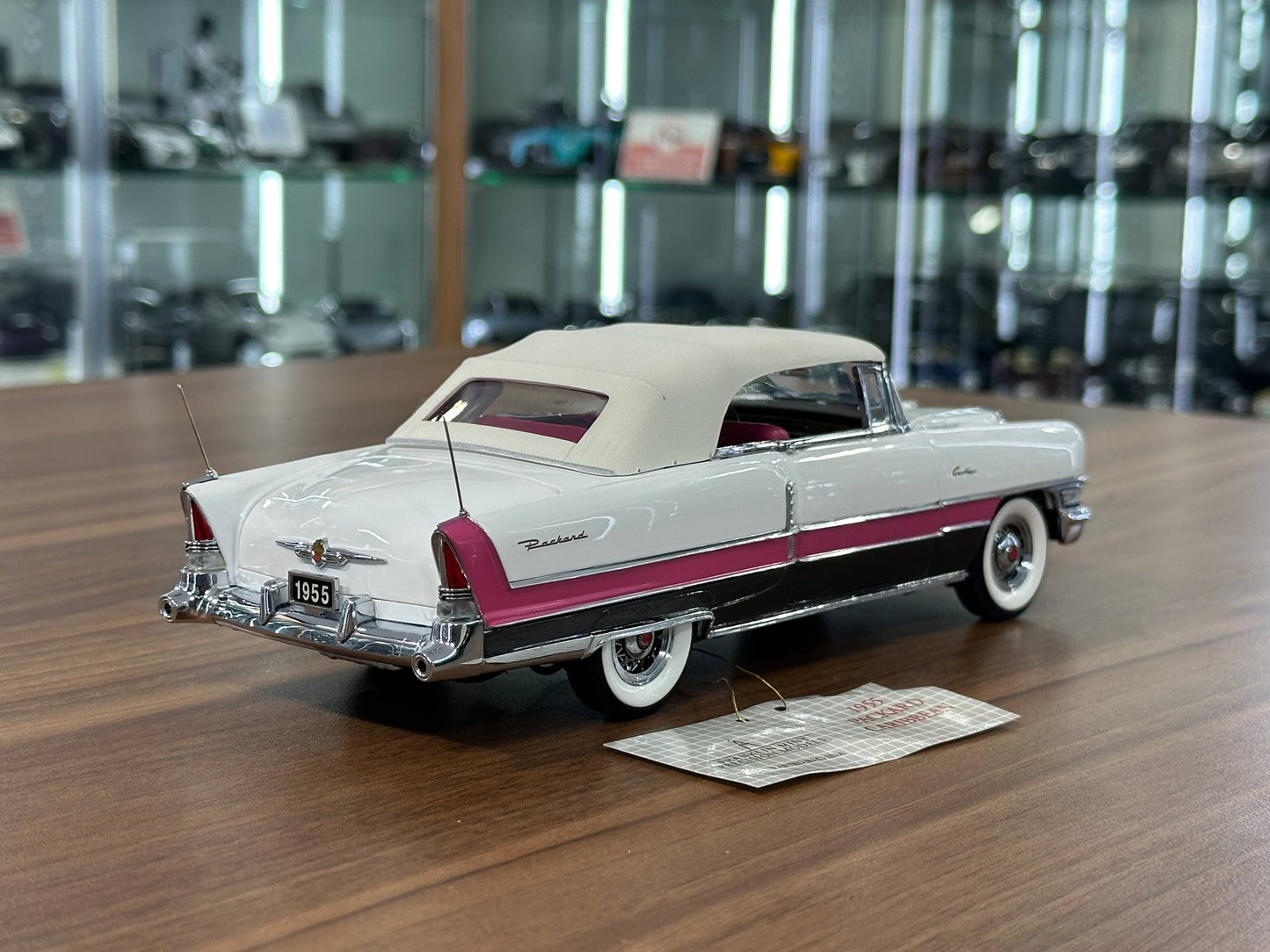 Franklin Mint Packard Caribbean Convertible 1955 – 1/24 Diecast White/Pink