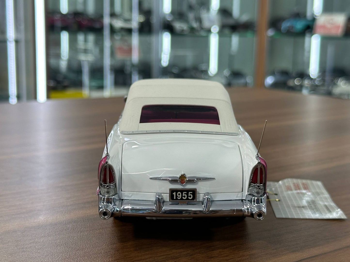 Franklin Mint Packard Caribbean Convertible 1955 – 1/24 Diecast White/Pink