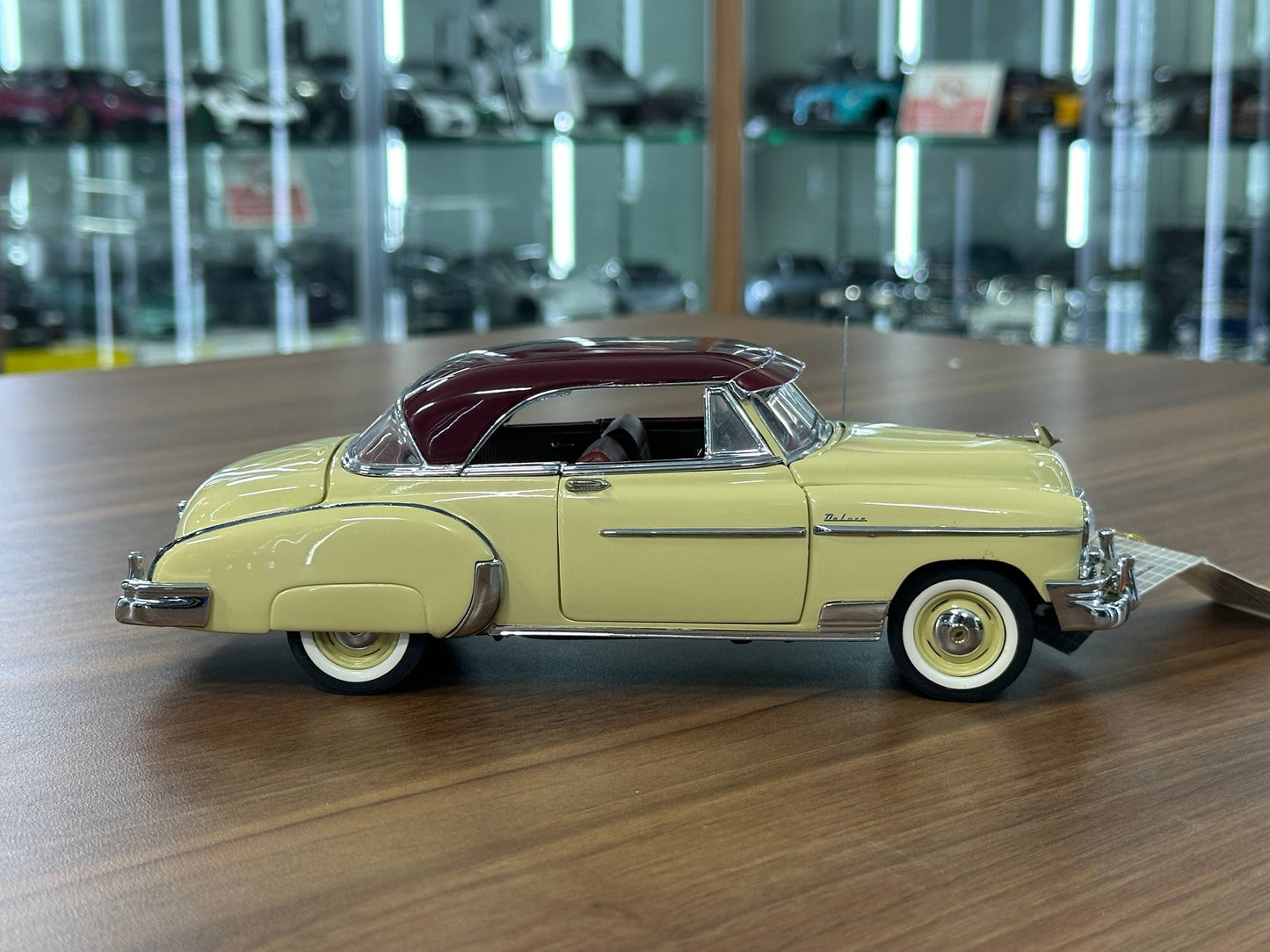Franklin Mint Chevrolet Bel Air 1950 – 1/24 Diecast Cream/Burgundy Two Tone