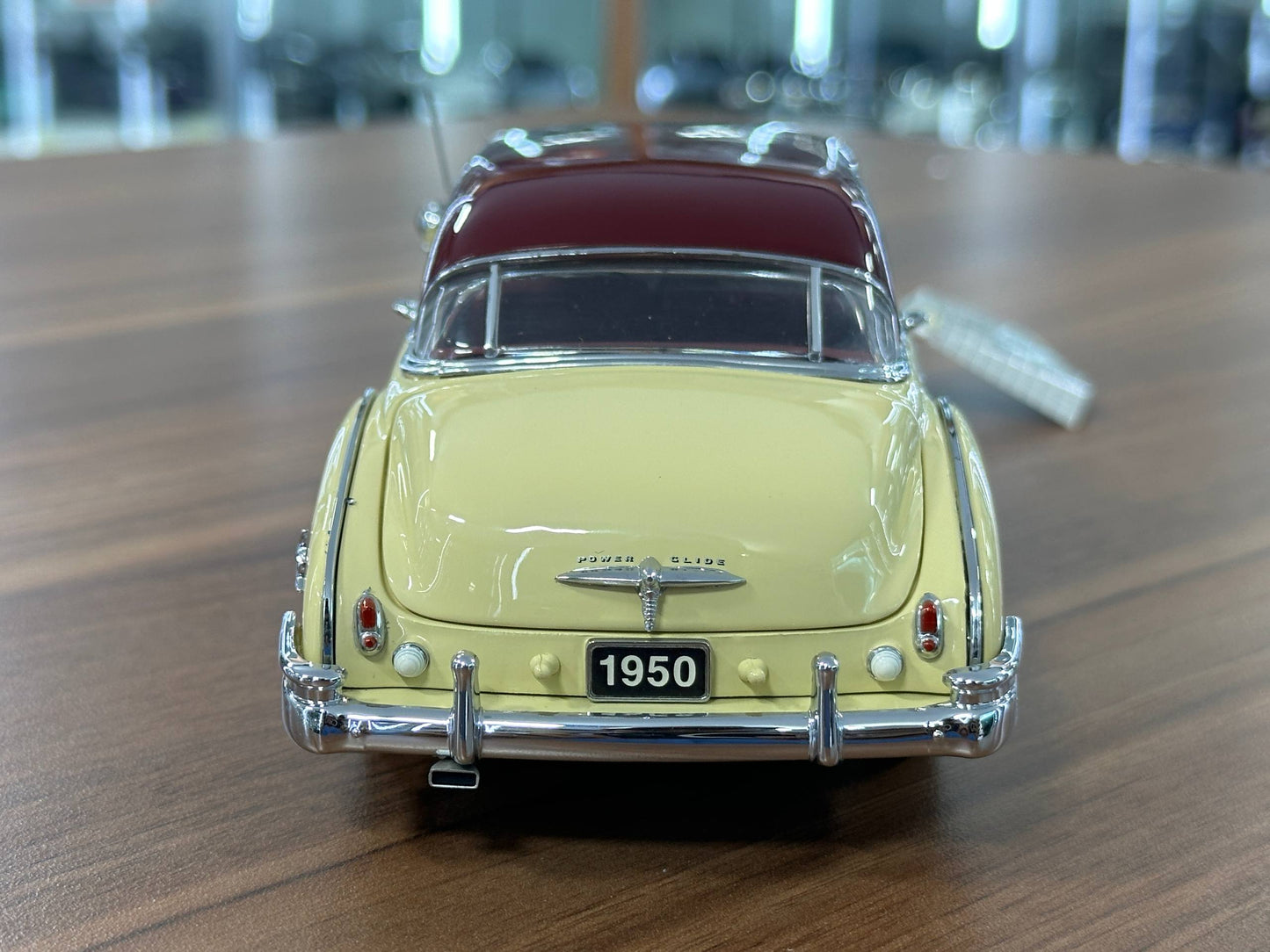 Franklin Mint Chevrolet Bel Air 1950 – 1/24 Diecast Cream/Burgundy Two Tone