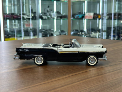 Franklin Mint Ford Fairlane 500 Skyliner 1957 – 1/24 Diecast Black/White Two?Tone
