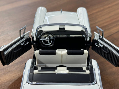 Franklin Mint Ford Fairlane 500 Skyliner 1957 – 1/24 Diecast Black/White Two?Tone