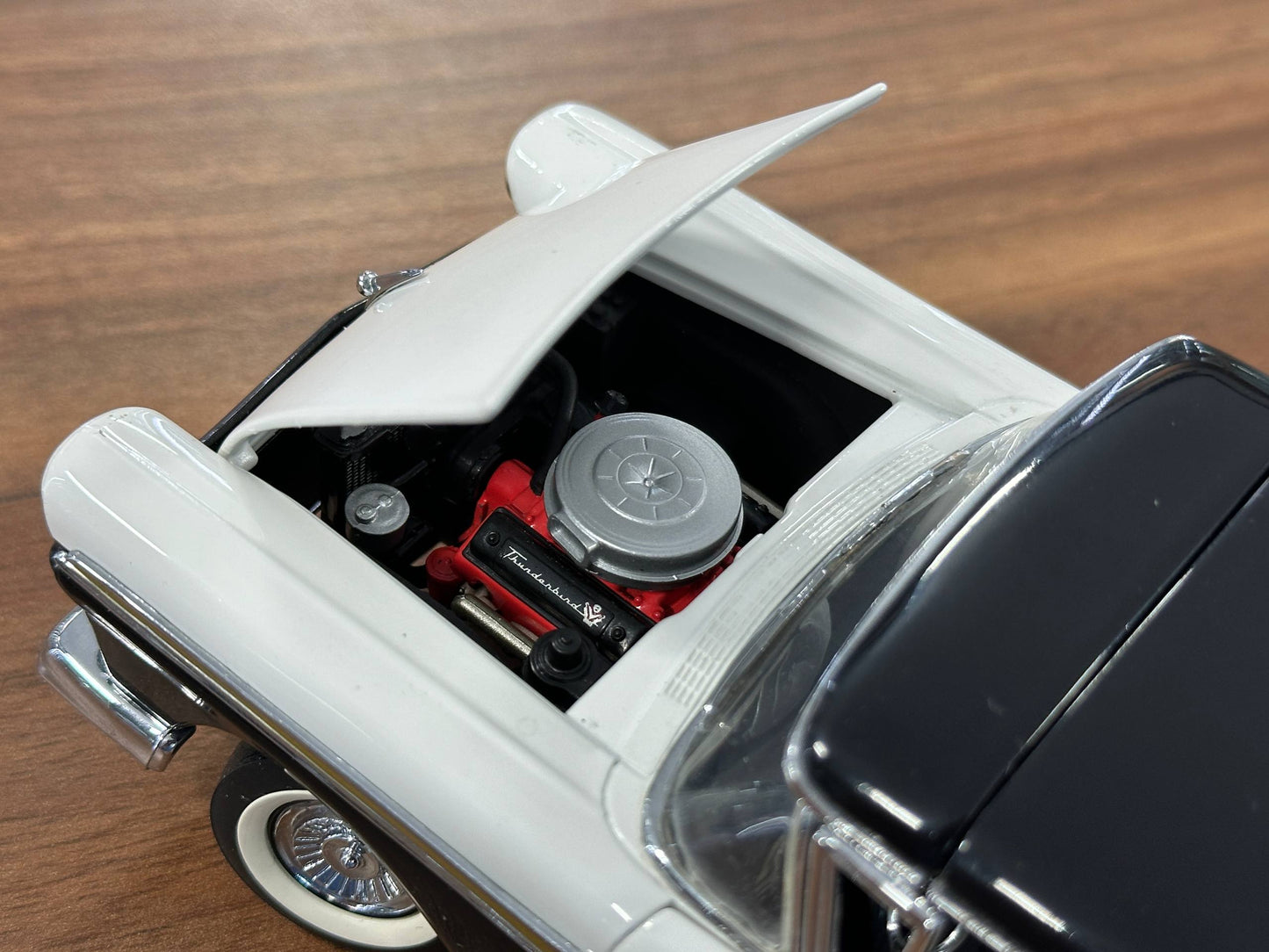 Franklin Mint Ford Fairlane 500 Skyliner 1957 – 1/24 Diecast Black/White Two?Tone