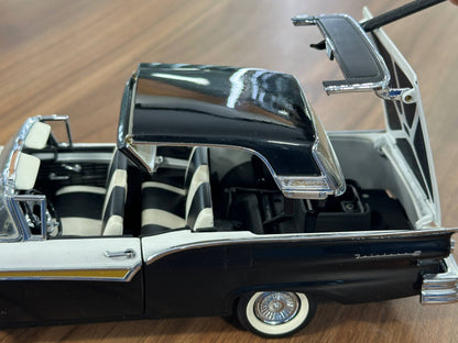 Franklin Mint Ford Fairlane 500 Skyliner 1957 – 1/24 Diecast Black/White Two?Tone