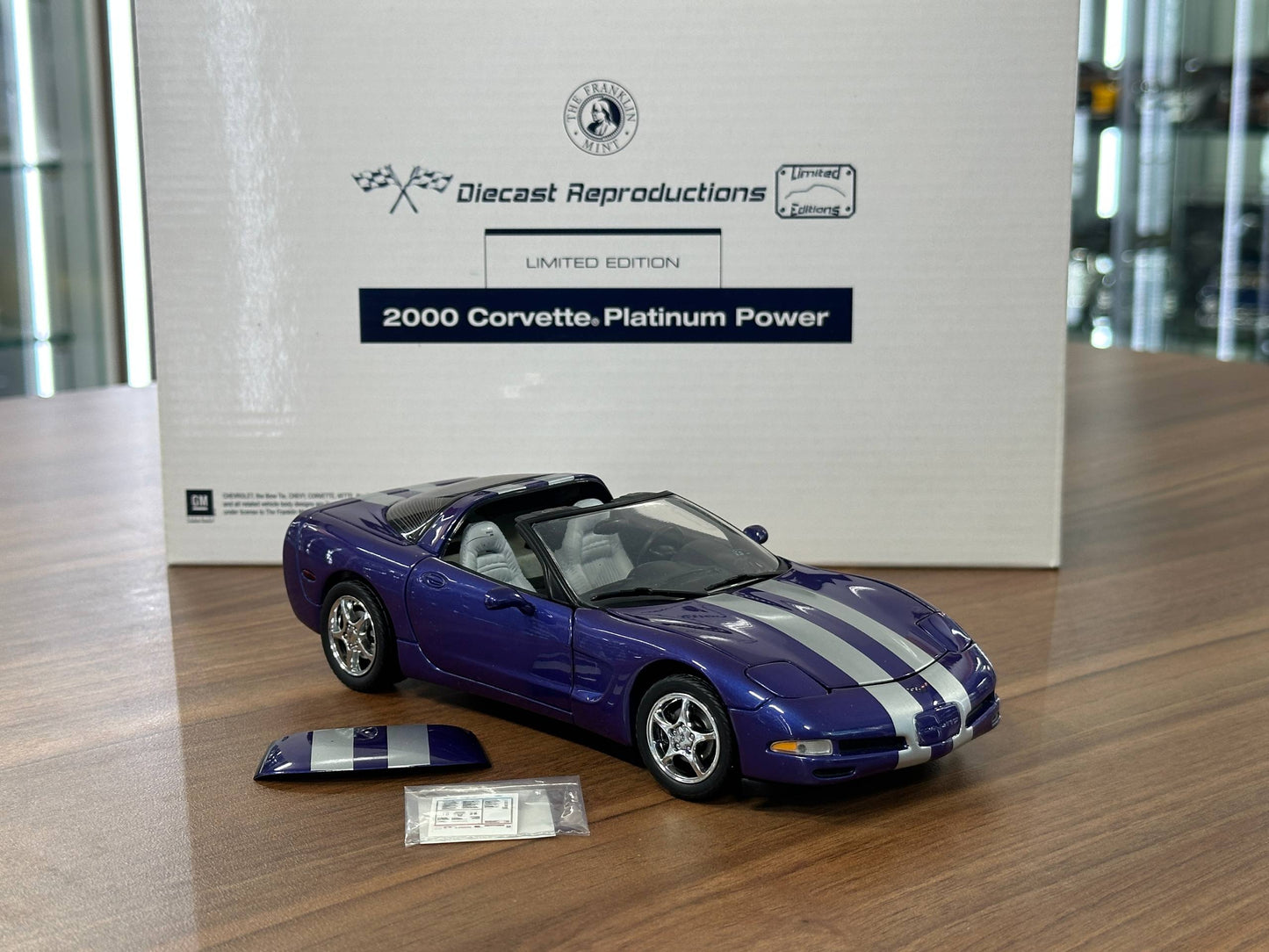 Franklin Mint Chevrolet Corvette Platinum Convertible 2000 – 1/24 Diecast Dark Blue (Limited Edition)