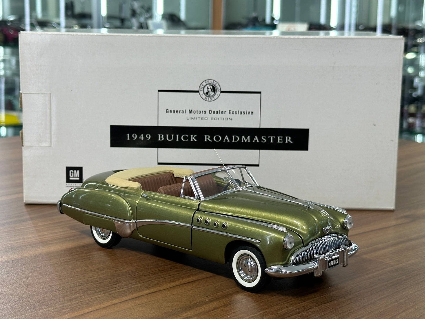 Franklin Mint Buick Roadmaster 1949 – 1/24 Diecast Olive Green Metallic