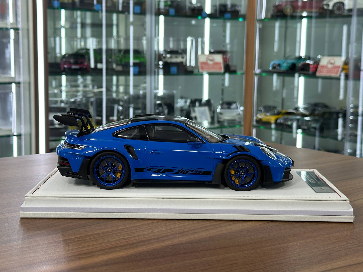 IVY Merit Porsche 911 GT3 RS (992) – Shark Blue / Blue Wheel Rim – 1:18 Resin Model ( Limited 15 pcs)