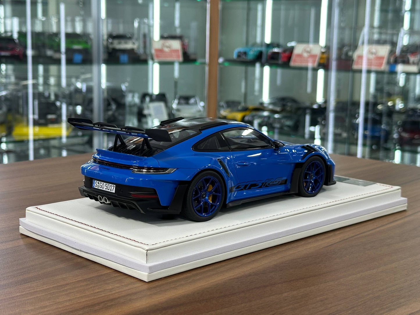 IVY Merit Porsche 911 GT3 RS (992) – Shark Blue / Blue Wheel Rim – 1:18 Resin Model ( Limited 15 pcs)