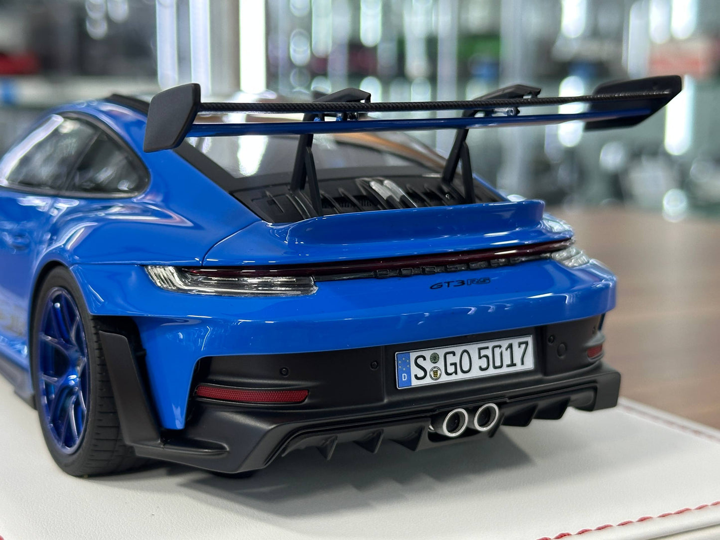 IVY Merit Porsche 911 GT3 RS (992) – Shark Blue / Blue Wheel Rim – 1:18 Resin Model ( Limited 15 pcs)