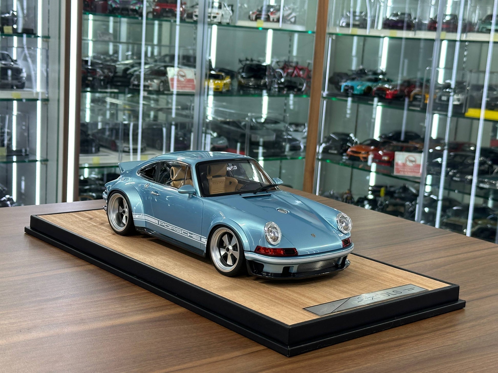 1/12 Resin Porsche Singer DLS – Ivy Image Models in Ice Blue