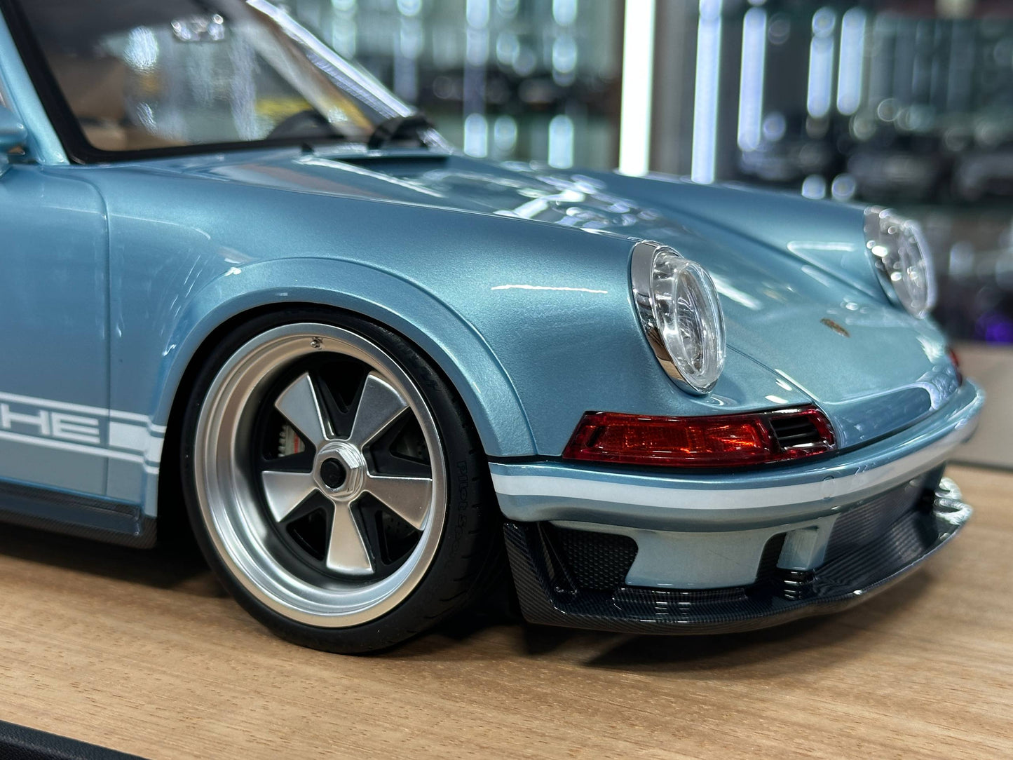 1/12 Resin Porsche Singer DLS – Ivy Image Models in Ice Blue