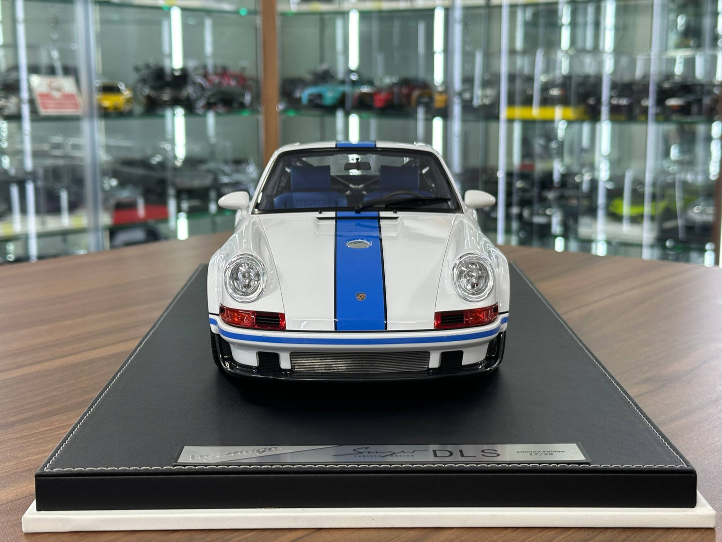 1/12 Resin Porsche Singer DLS – Ivy Image Models (White with Blue Stripe)
