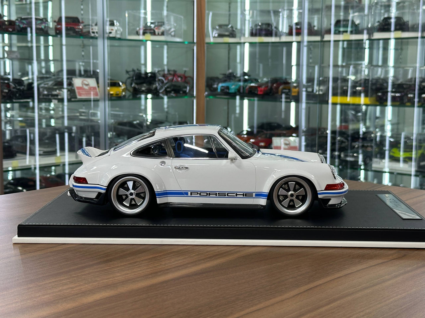 1/12 Resin Porsche Singer DLS – Ivy Image Models (White with Blue Stripe)