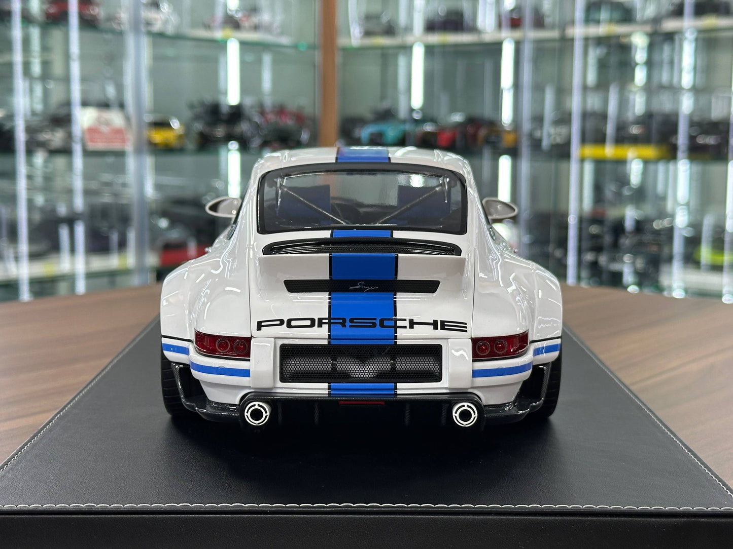 1/12 Resin Porsche Singer DLS – Ivy Image Models (White with Blue Stripe)