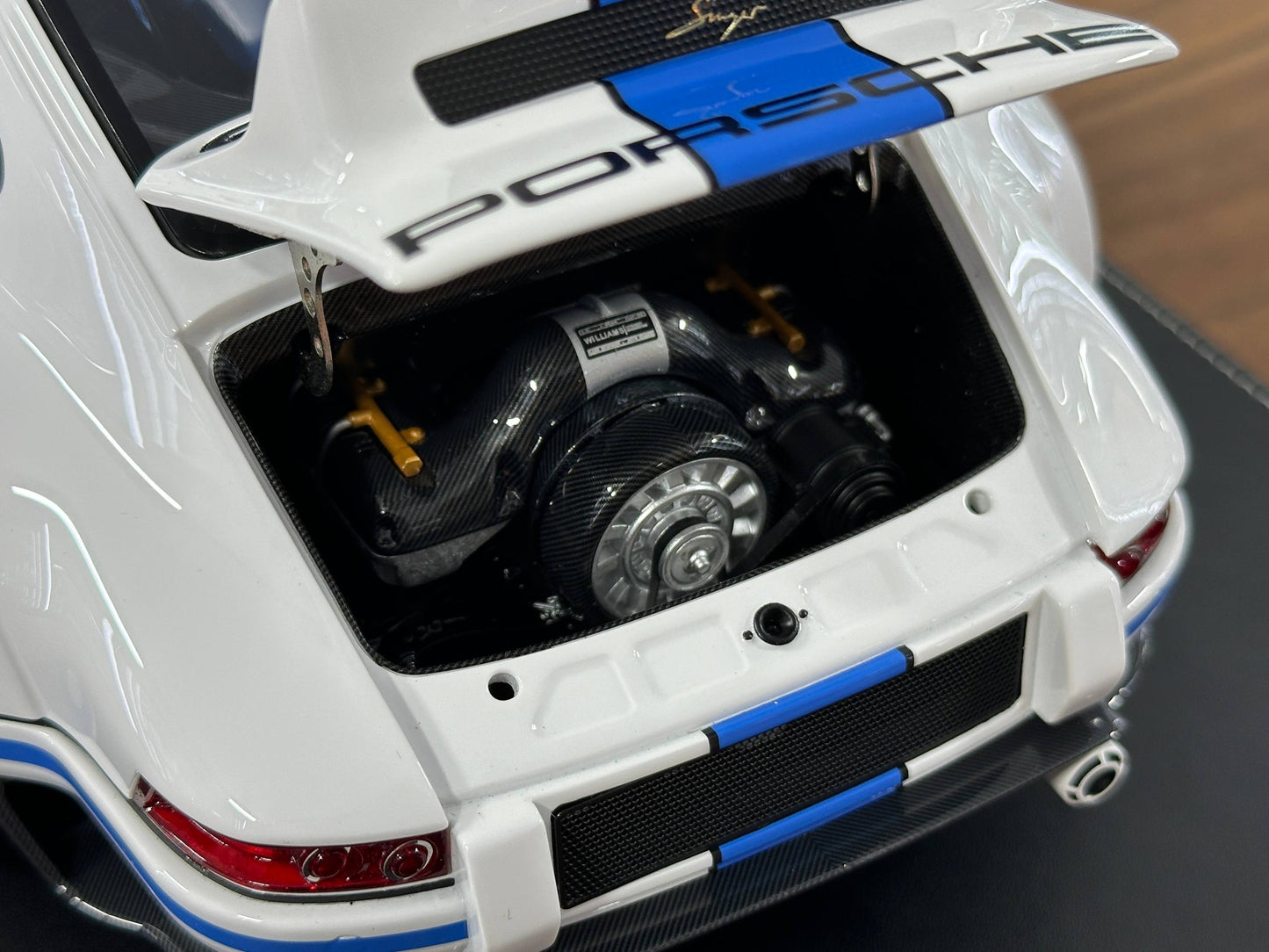 1/12 Resin Porsche Singer DLS – Ivy Image Models (White with Blue Stripe)