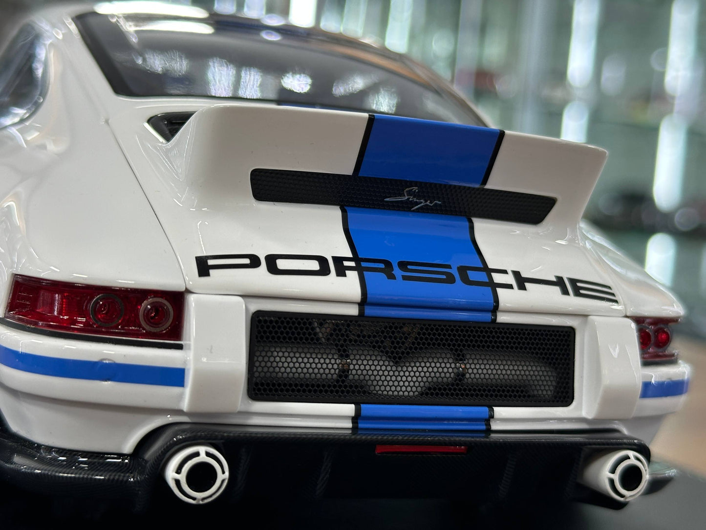 1/12 Resin Porsche Singer DLS – Ivy Image Models (White with Blue Stripe)