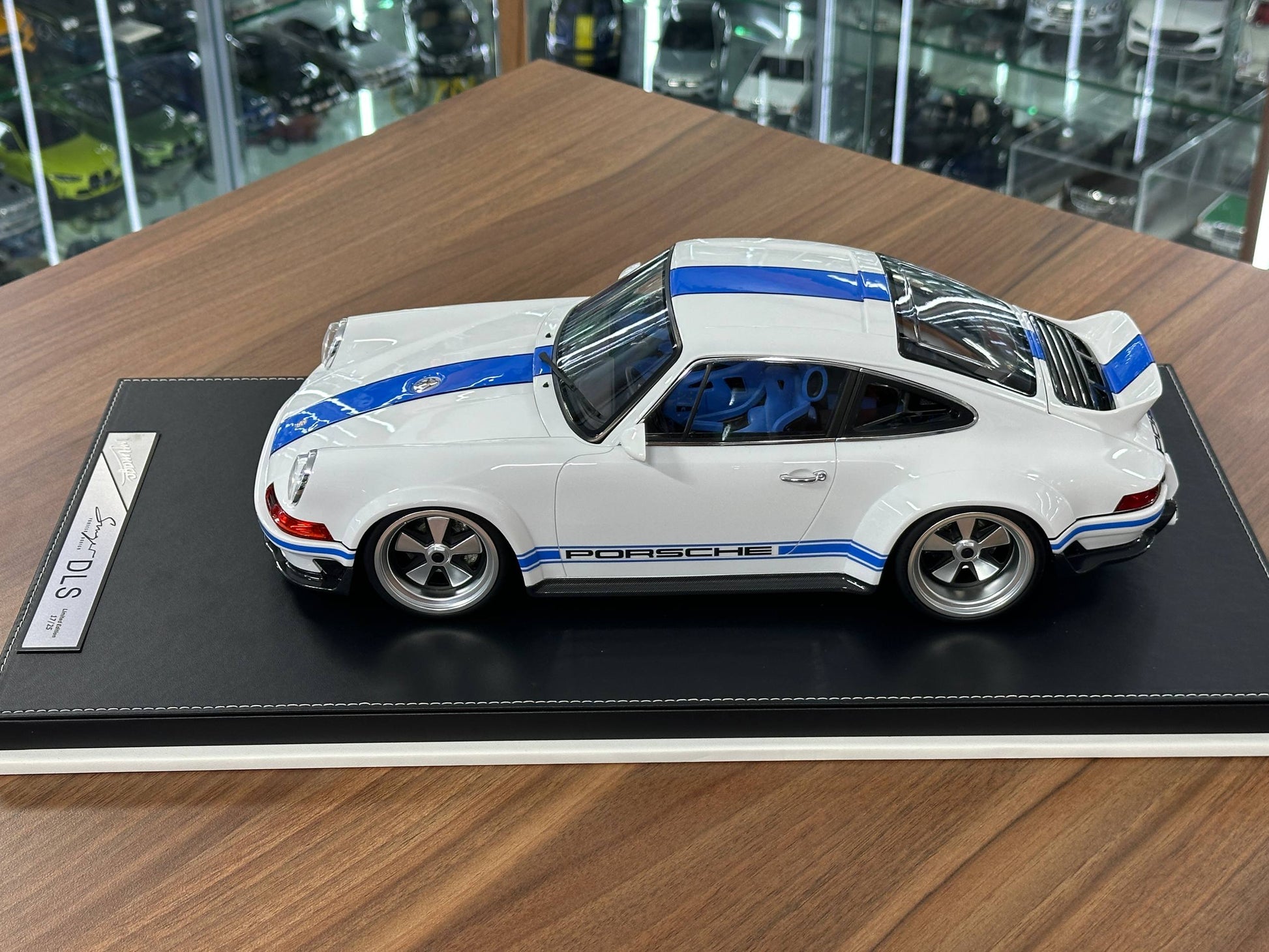 1/12 Resin Porsche Singer DLS – Ivy Image Models (White with Blue Stripe)