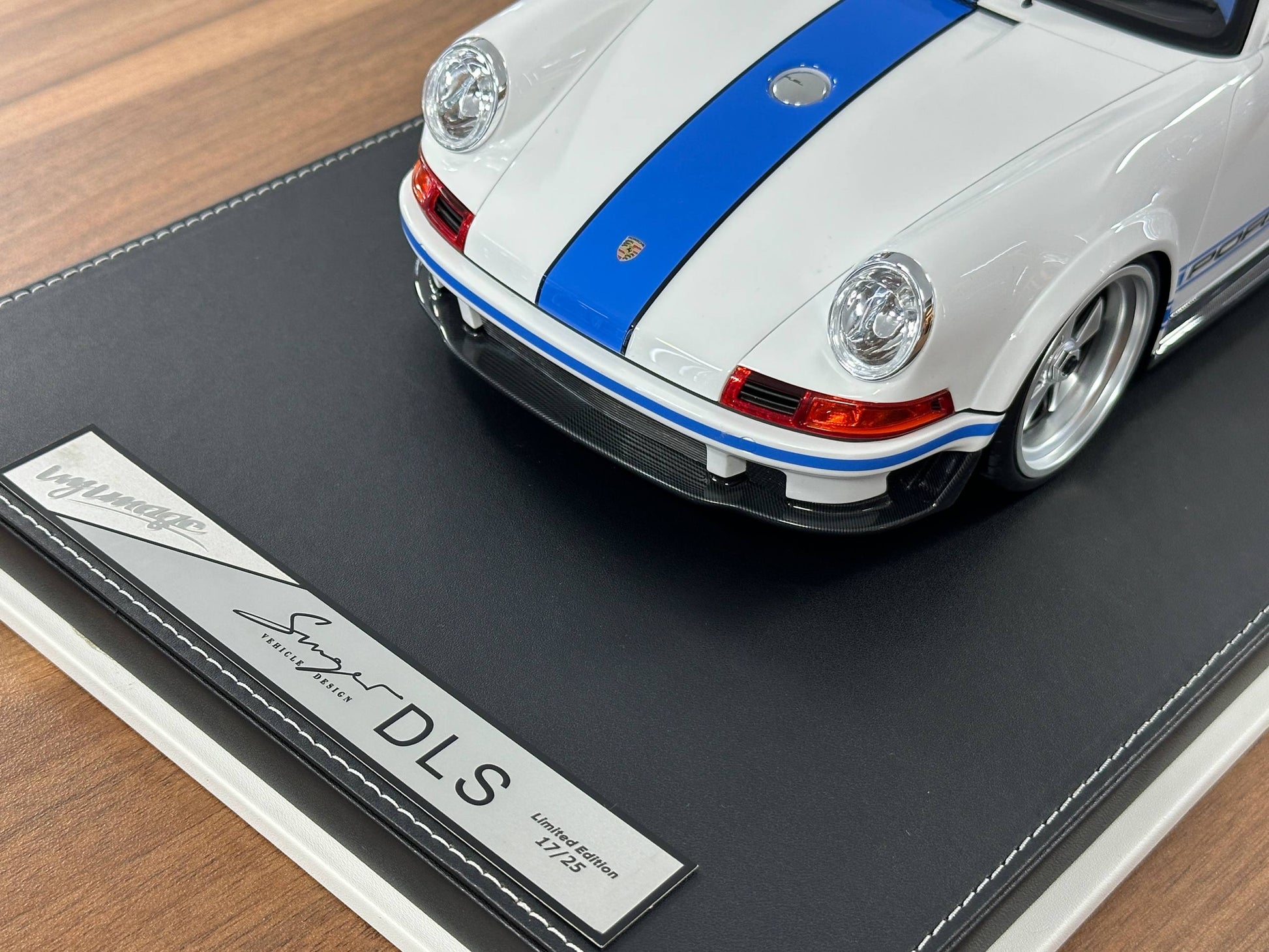 1/12 Resin Porsche Singer DLS – Ivy Image Models (White with Blue Stripe)