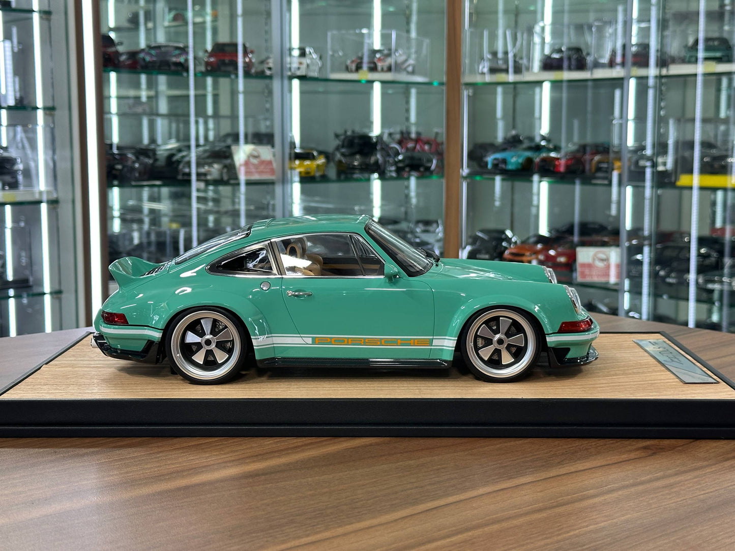 1/12 Resin Porsche Singer DLS – Ivy Image Models (Tiffany)