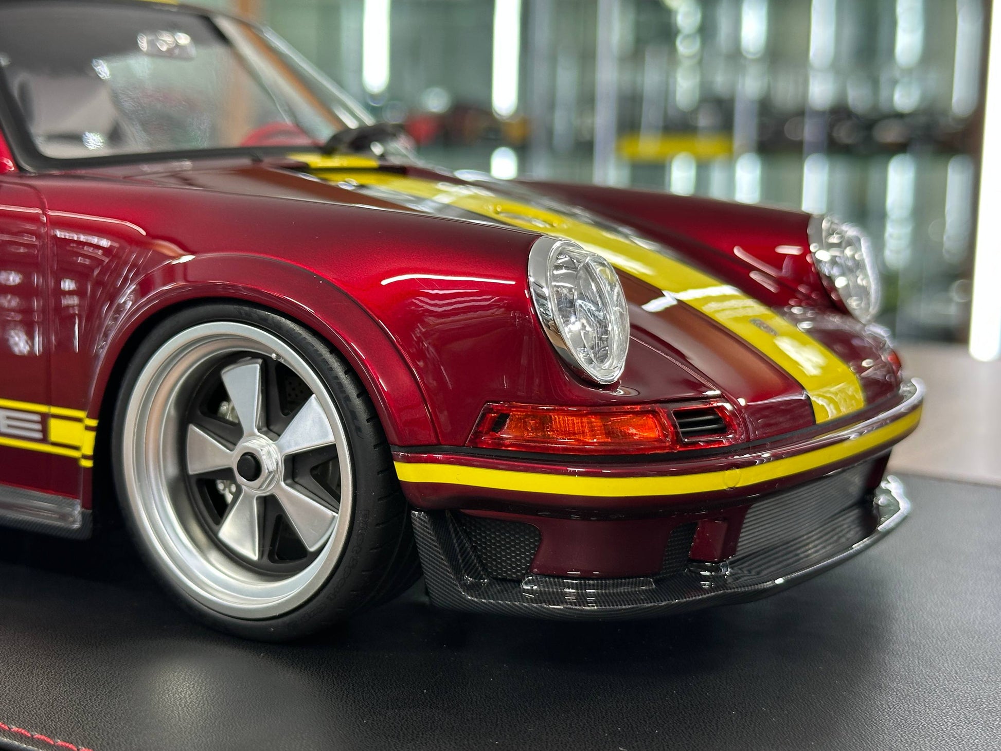 1/12 Resin Porsche Singer DLS – Ivy Image Models (Red with Yellow Stripe)