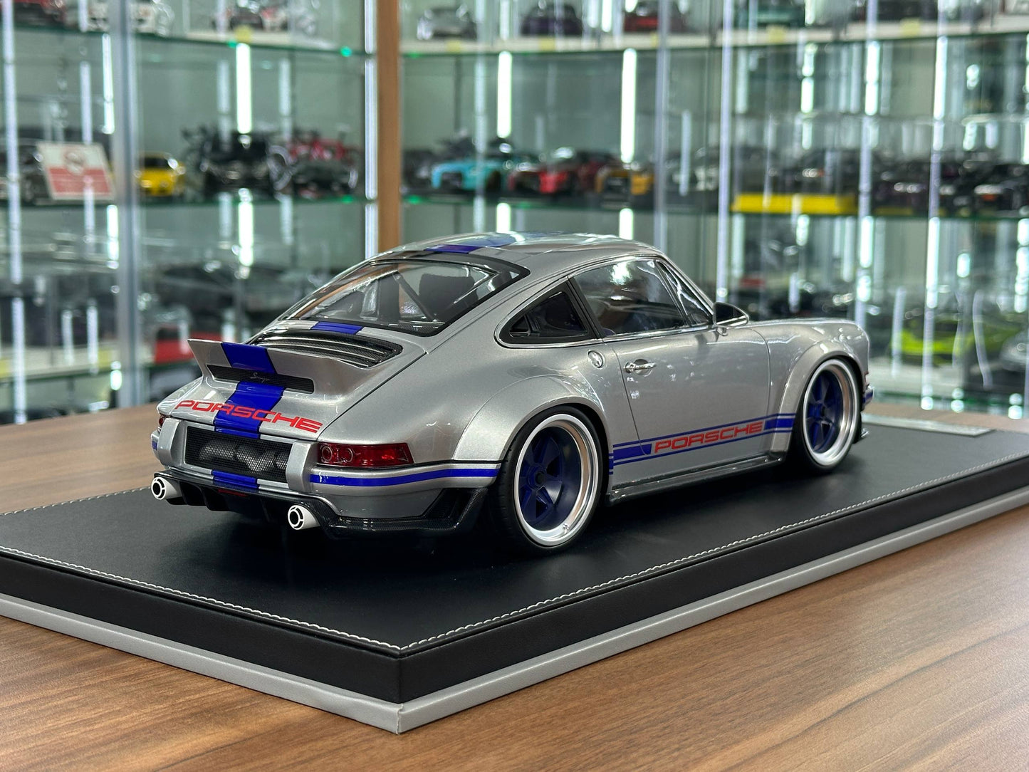 1/12 Resin Porsche Singer DLS – Ivy Image Models (Silver with Blue Stripe)