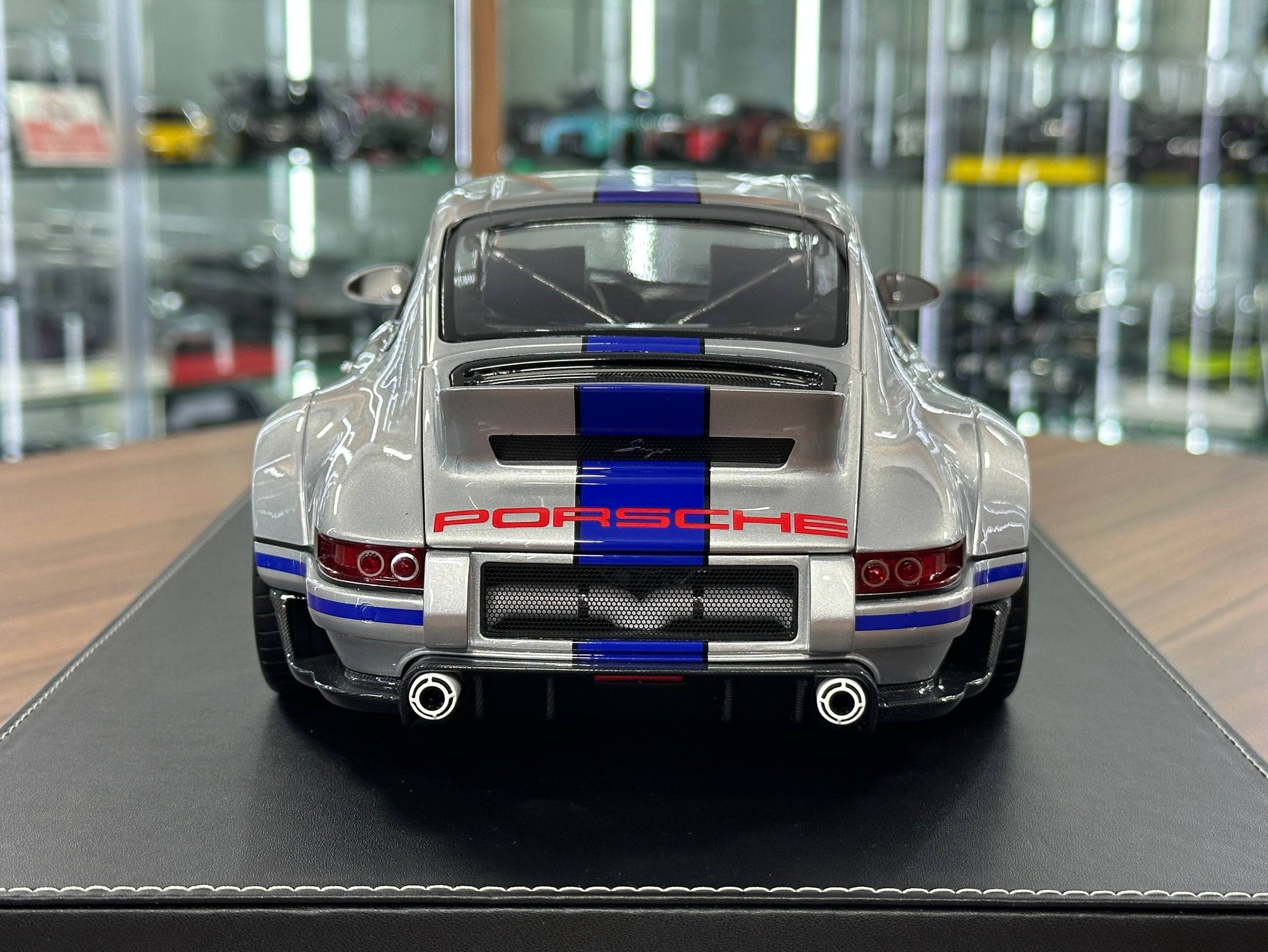 1/12 Resin Porsche Singer DLS – Ivy Image Models (Silver with Blue Stripe)