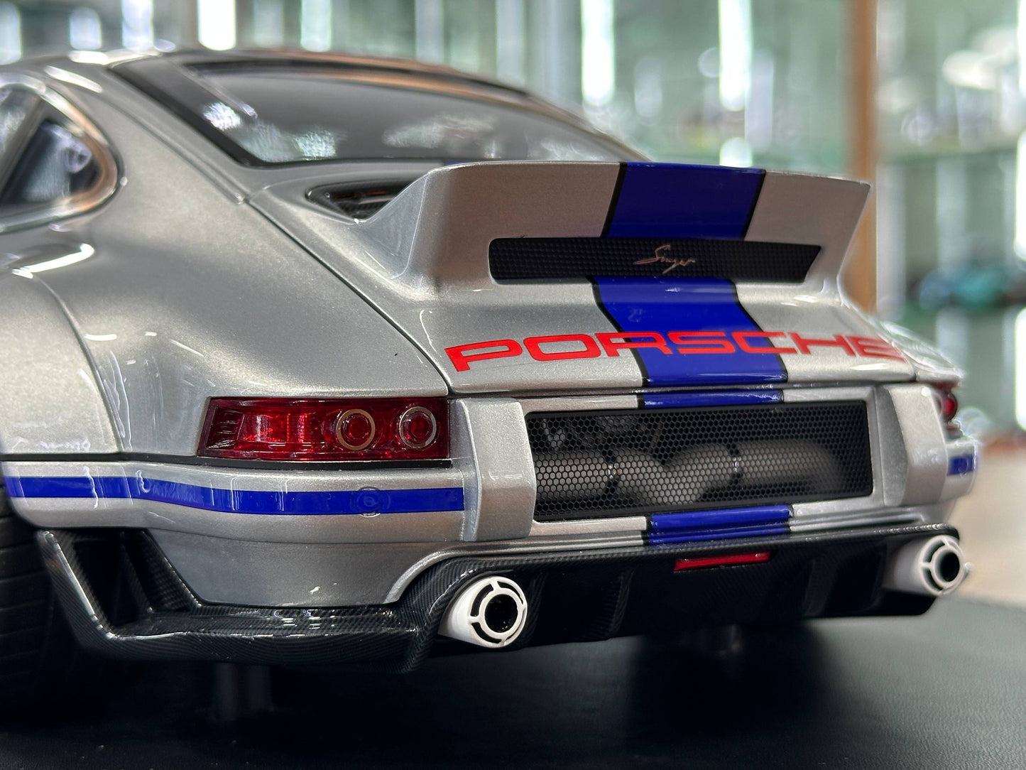 1/12 Resin Porsche Singer DLS – Ivy Image Models (Silver with Blue Stripe)