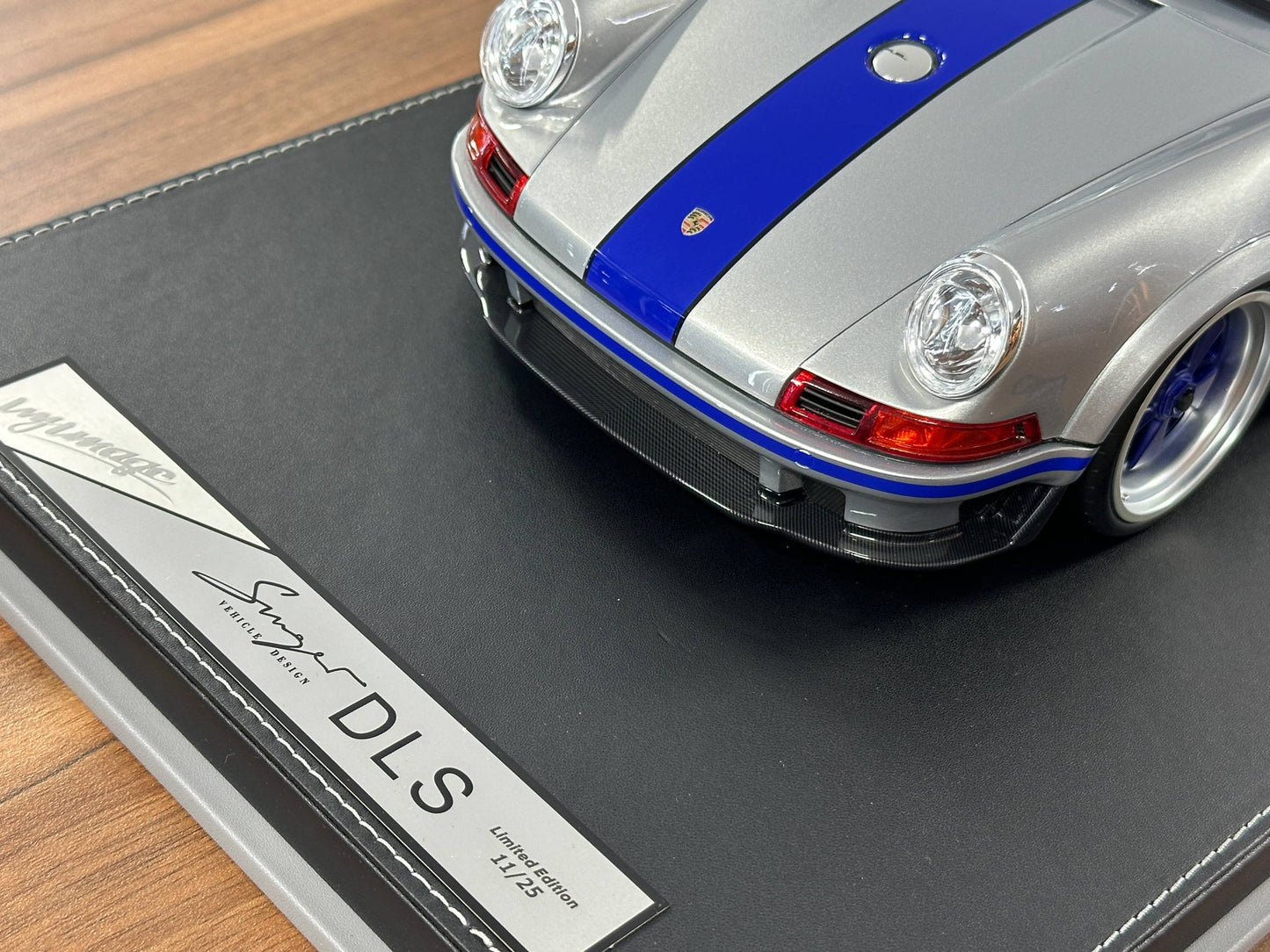 1/12 Resin Porsche Singer DLS – Ivy Image Models (Silver with Blue Stripe)