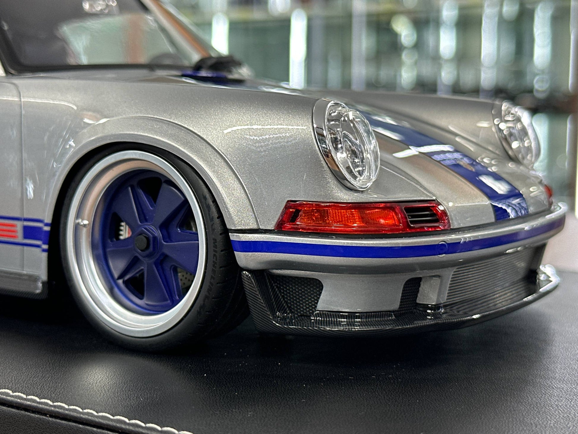 1/12 Resin Porsche Singer DLS – Ivy Image Models (Silver with Blue Stripe)