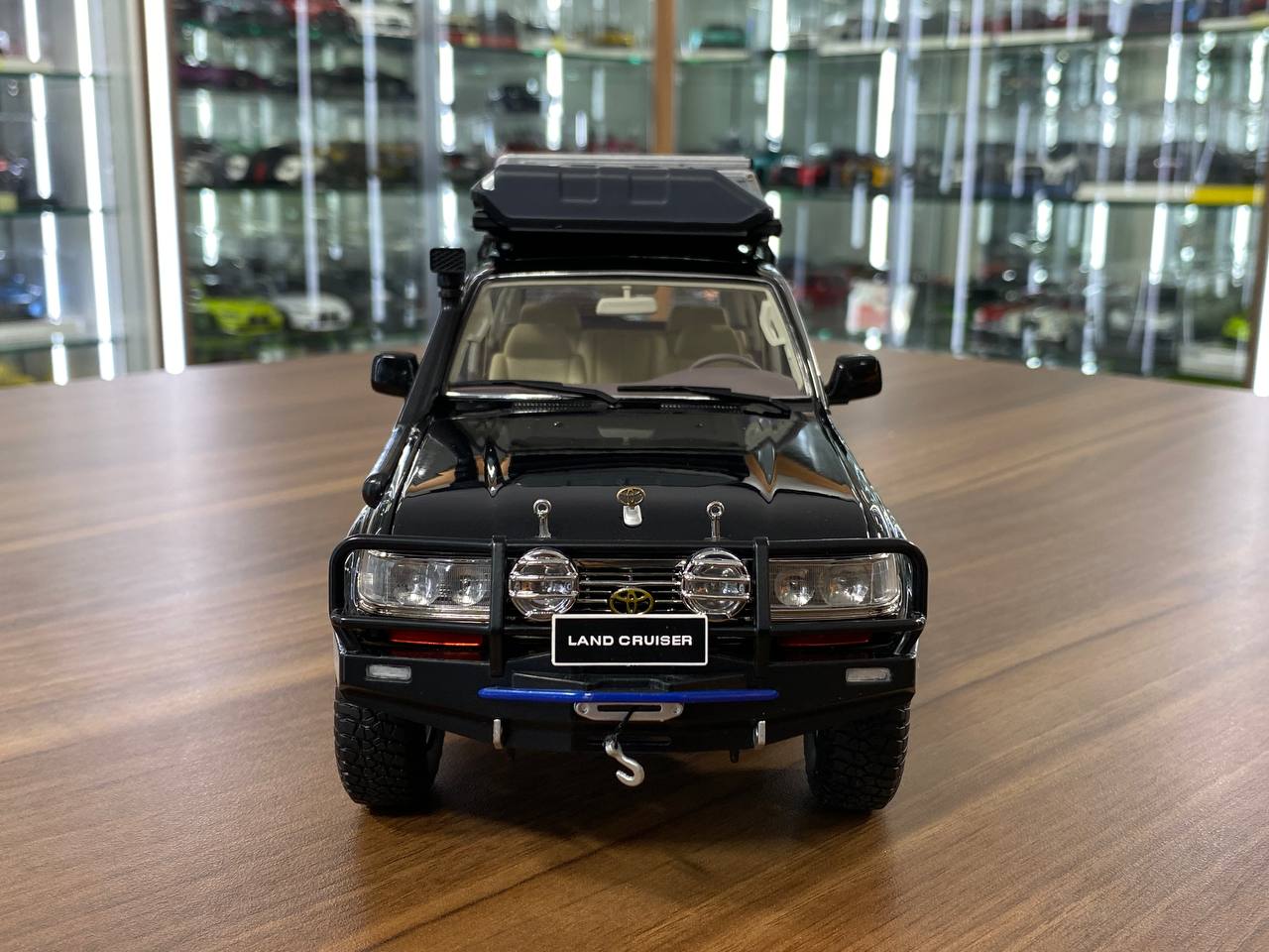 KengFai Toyota Land Cruiser 80 1:18 diecast model in black – full opening collectible for Dubai collectors