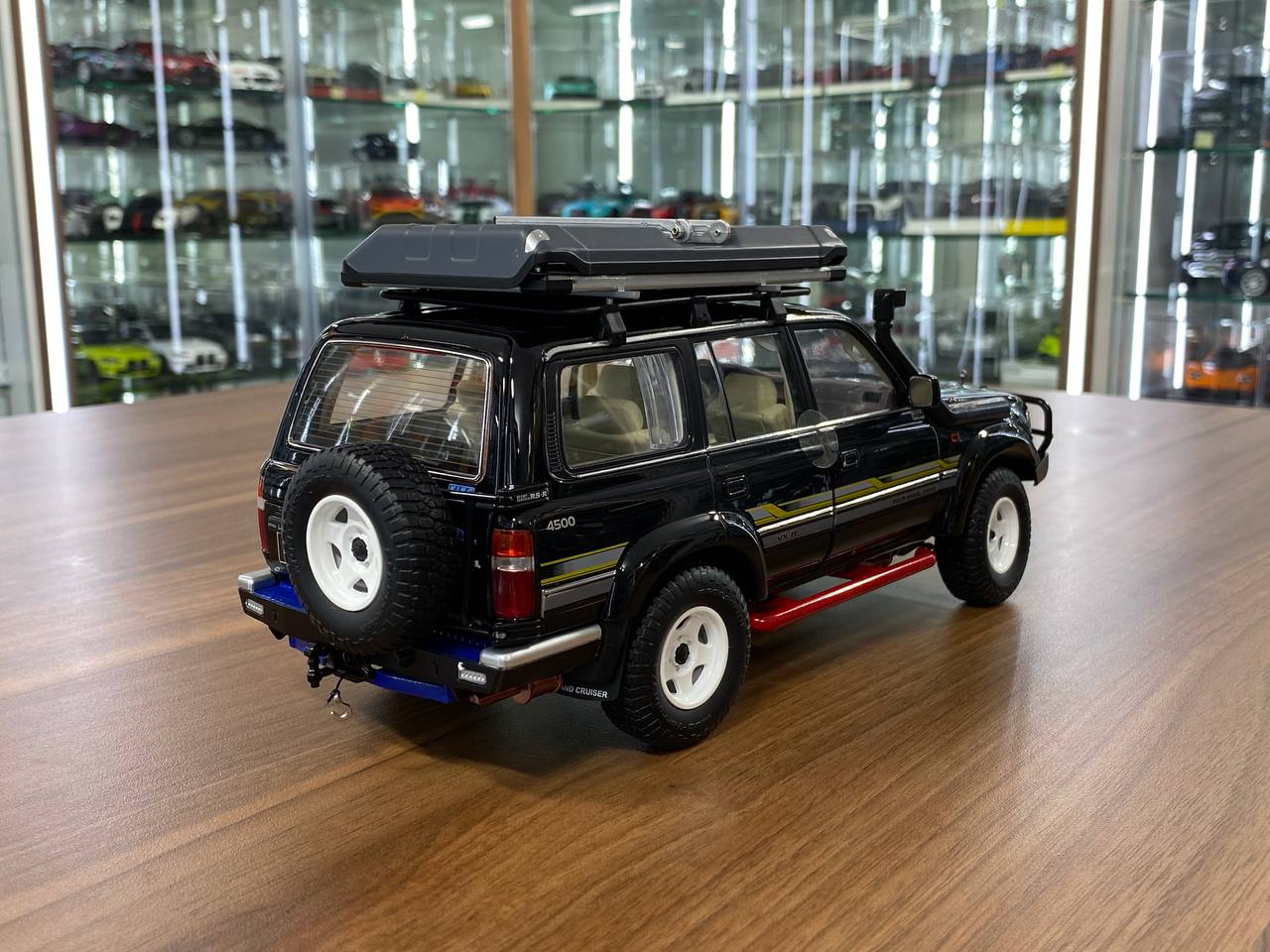 KengFai Toyota Land Cruiser 80 1:18 diecast model in black – full opening collectible for Dubai collectors