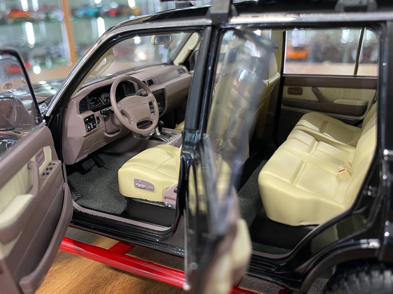 KengFai Toyota Land Cruiser 80 1:18 diecast model in black – full opening collectible for Dubai collectors