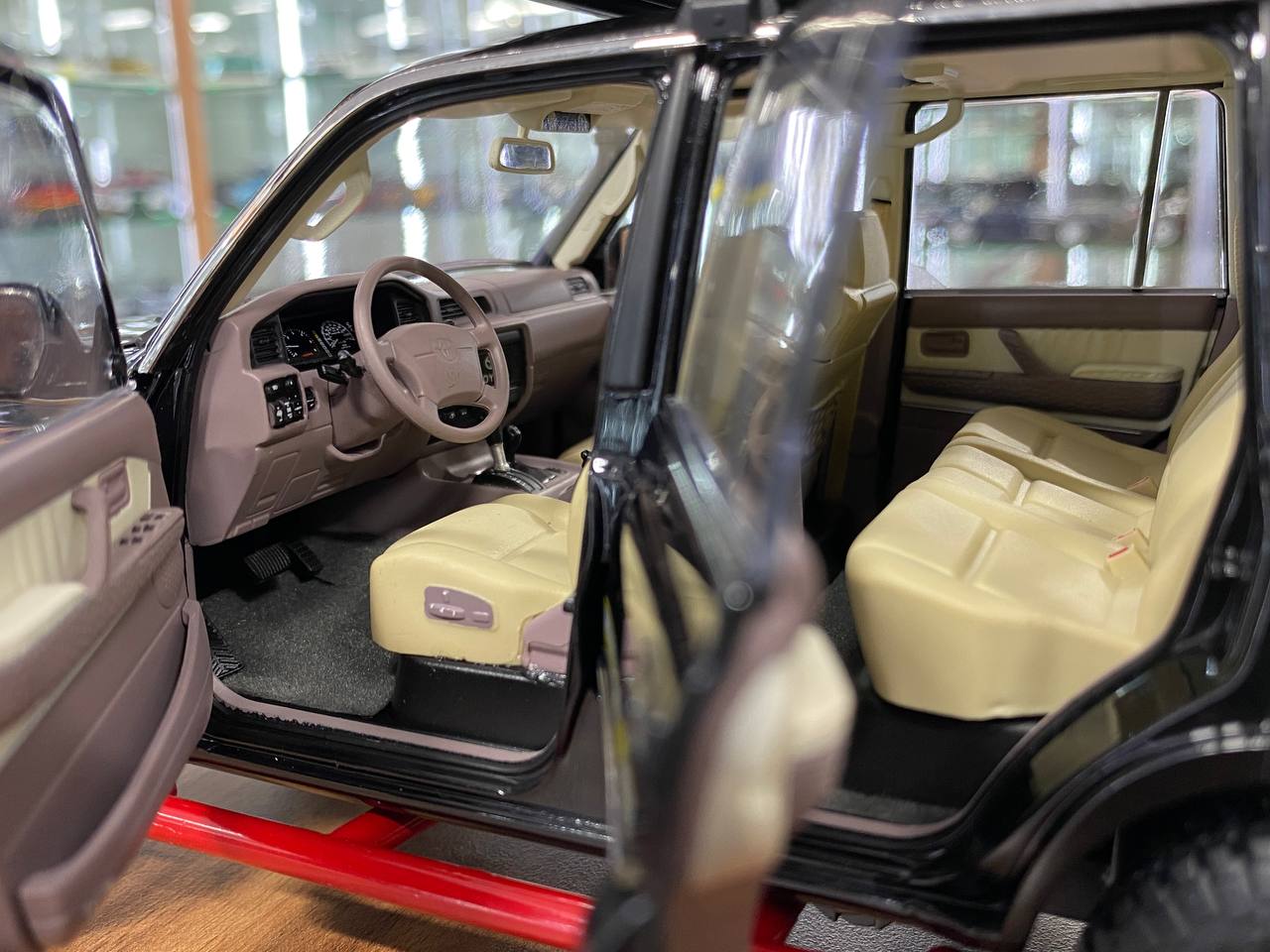 KengFai Toyota Land Cruiser 80 1:18 diecast model in black – full opening collectible for Dubai collectors