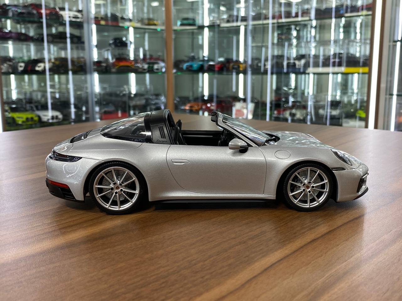 Minichamps Porsche 911 Targa 4 GTS 1:18 diecast model in GT Silver – static collectible for Dubai collectors