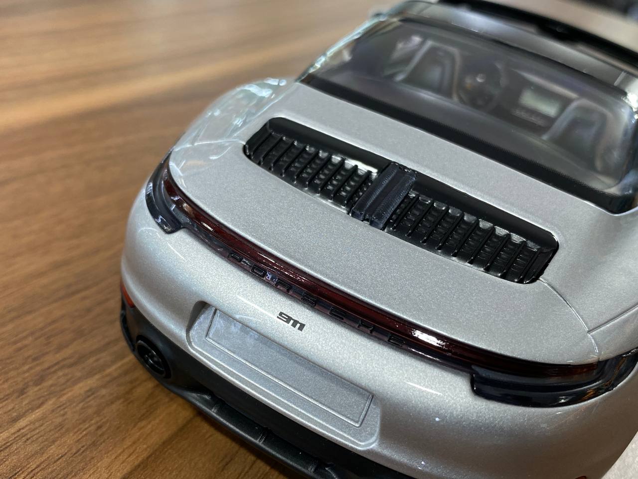 Minichamps Porsche 911 Targa 4 GTS 1:18 diecast model in GT Silver – static collectible for Dubai collectors