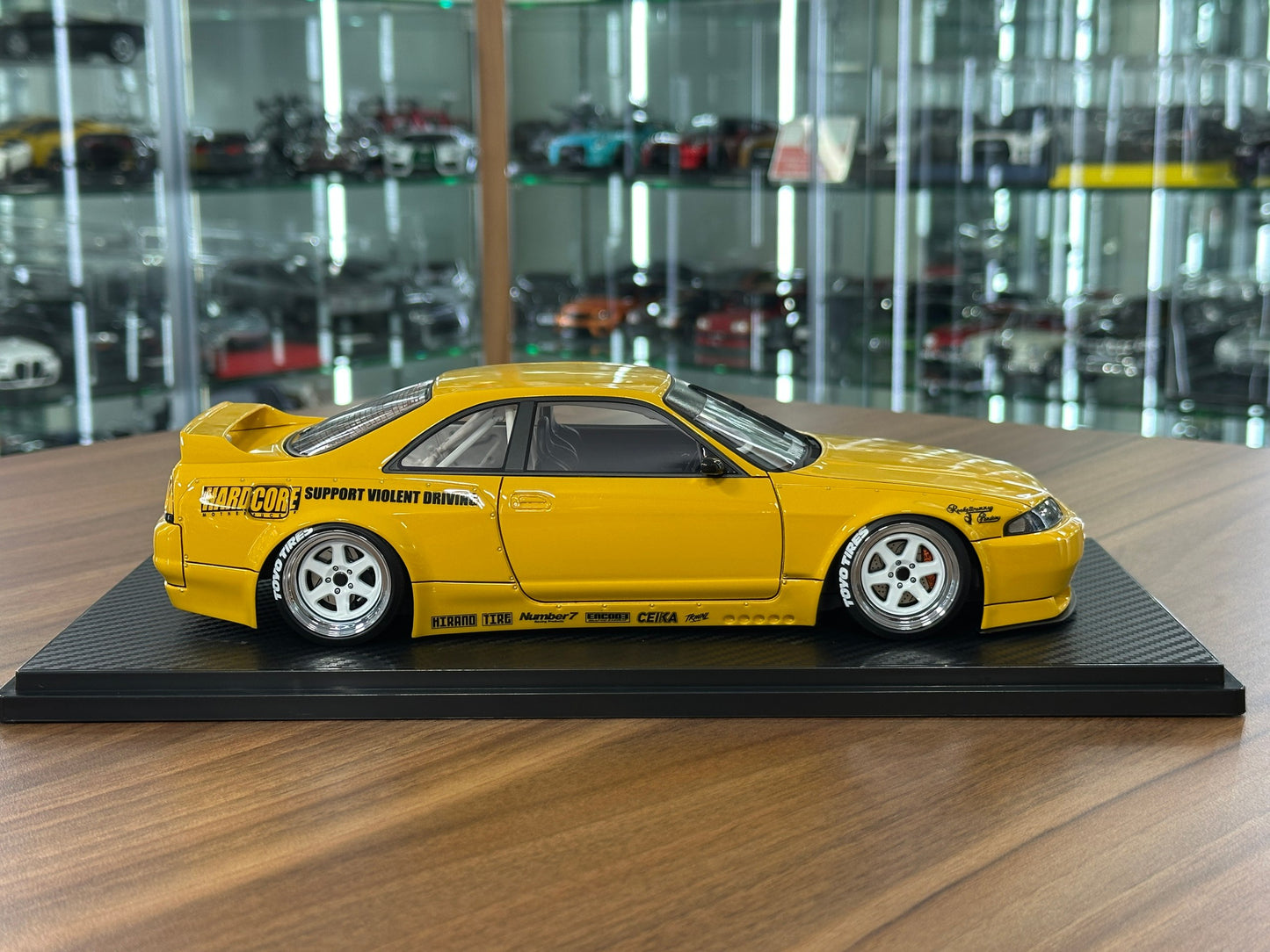 1/18 Resin Ignition Model Nissan Skyline GT-R R33 Pandem – Yellow