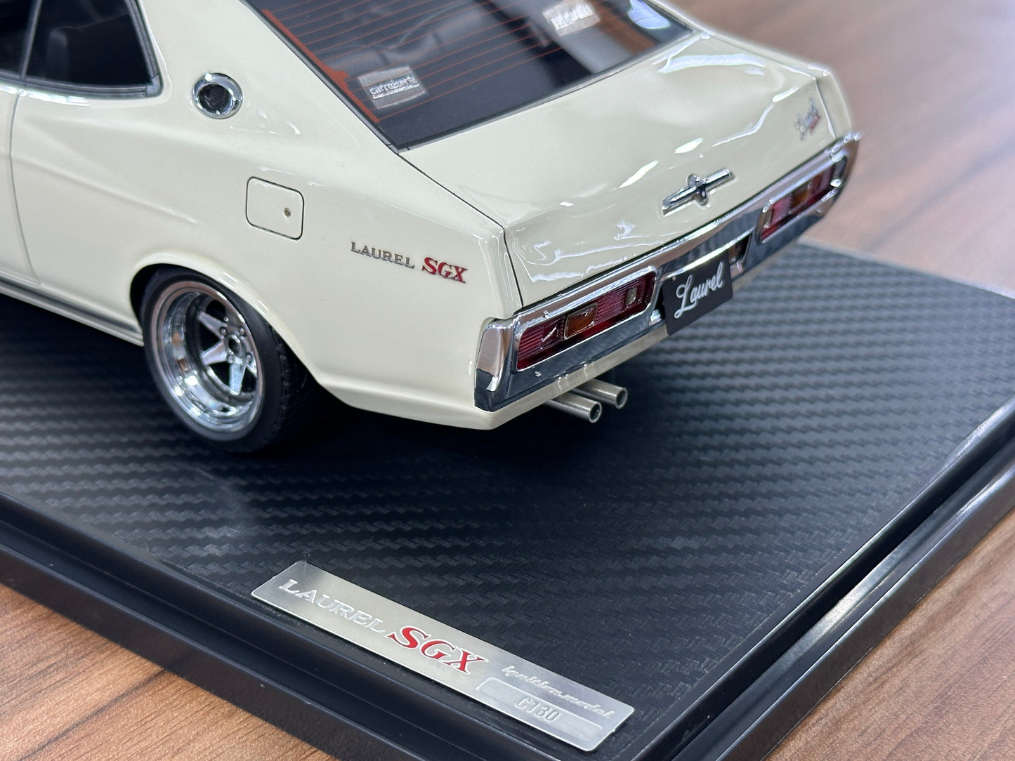 1/18 Resin Ignition Model Nissan Laurel 2000 SGX C130 – White