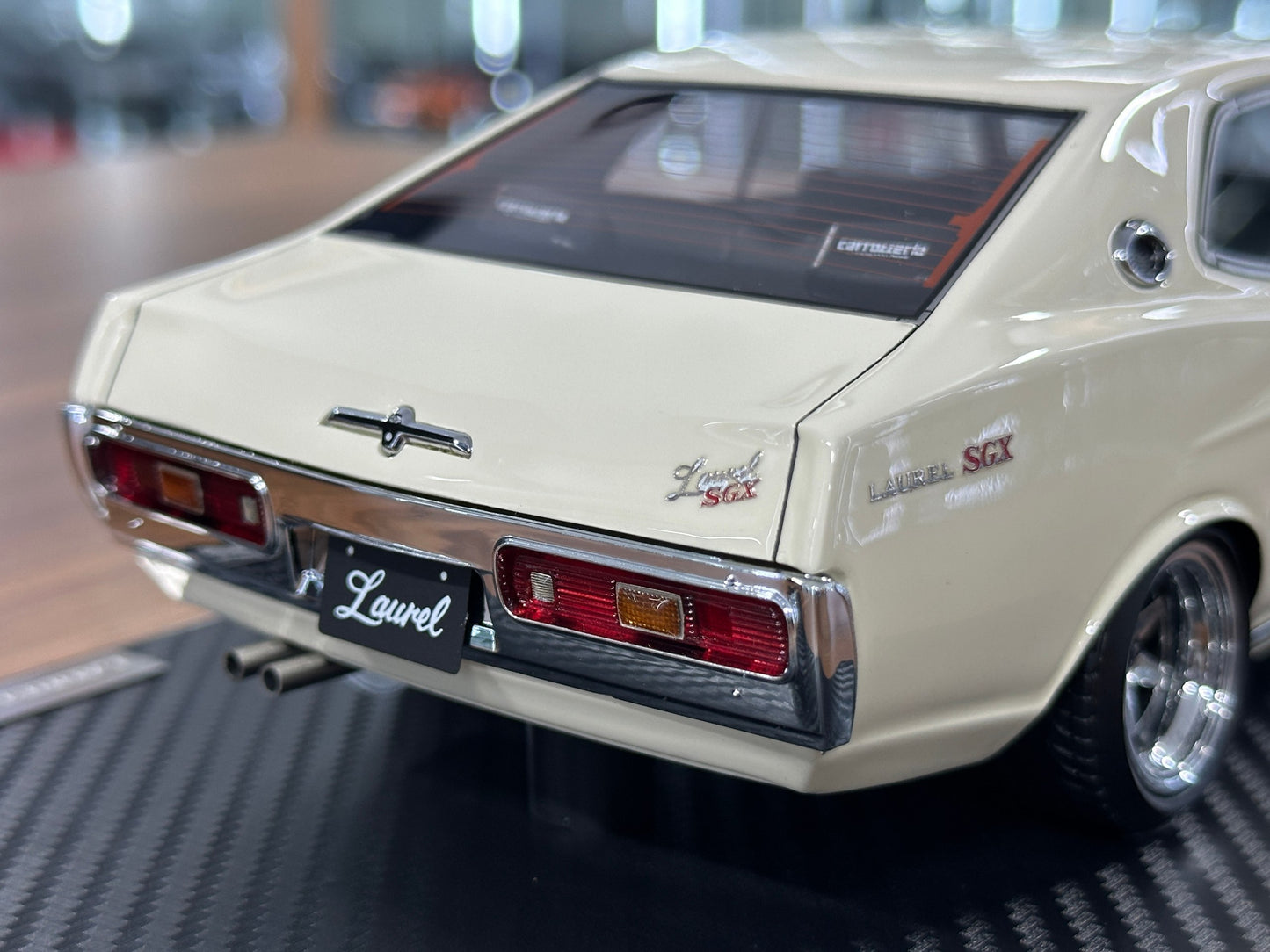 1/18 Resin Ignition Model Nissan Laurel 2000 SGX C130 – White