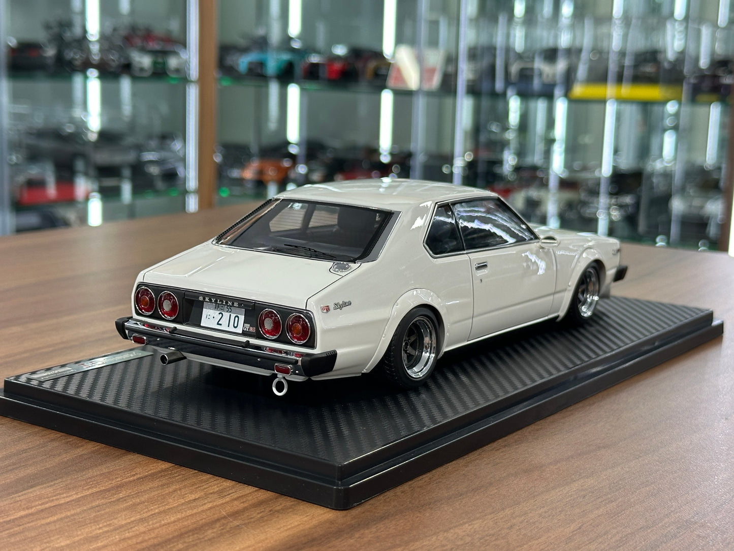 1/18 Resin Ignition Model Nissan Skyline 2000 GT-ES C210 – White